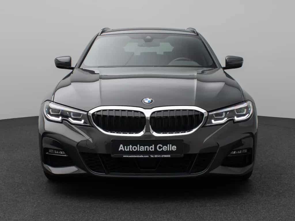 BMW 320 i M Sport Panorama Kamera DAB H/K AHK 19Zoll 04/2022-photo-1