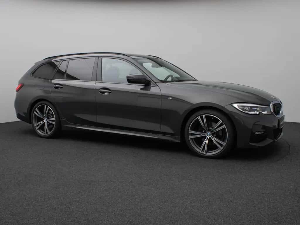 BMW 320 i M Sport Panorama Kamera DAB H/K AHK 19Zoll 04/2022-photo-3