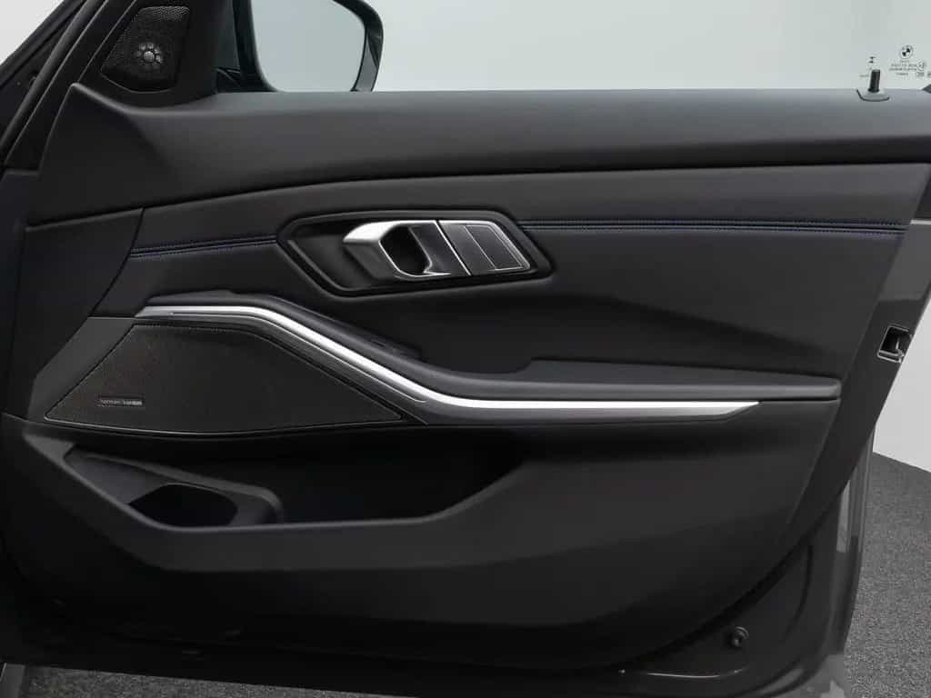 BMW 320 i M Sport Panorama Kamera DAB H/K AHK 19Zoll 04/2022-photo-32