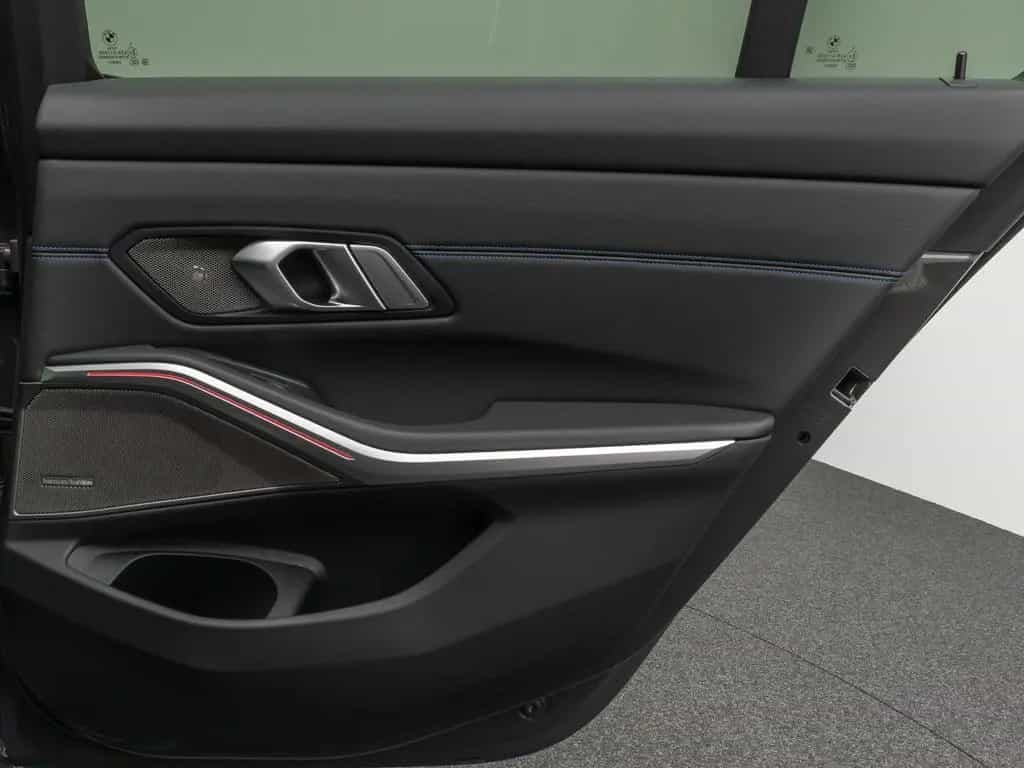 BMW 320 i M Sport Panorama Kamera DAB H/K AHK 19Zoll 04/2022-photo-33