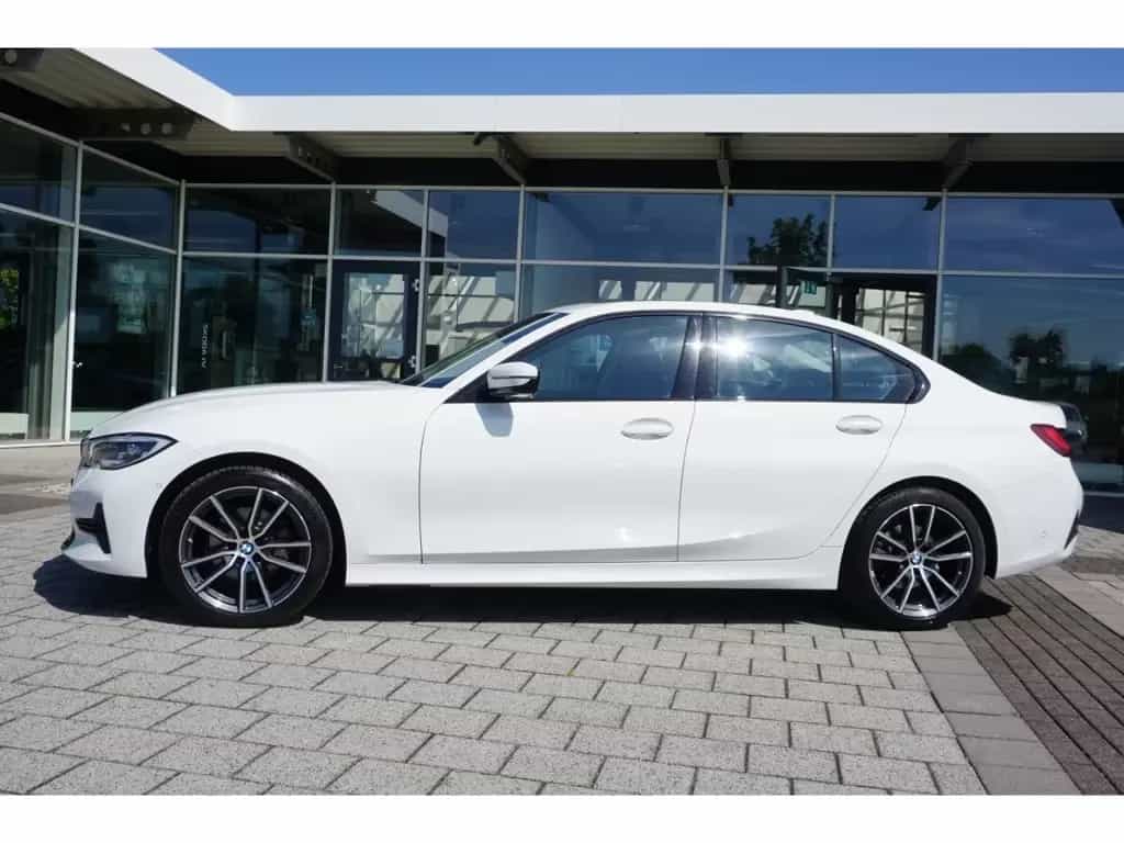 BMW 320 d Sport Line Lim Aut. GLASDACH+KLIMA+SHZG+KO 03/2022-photo-1