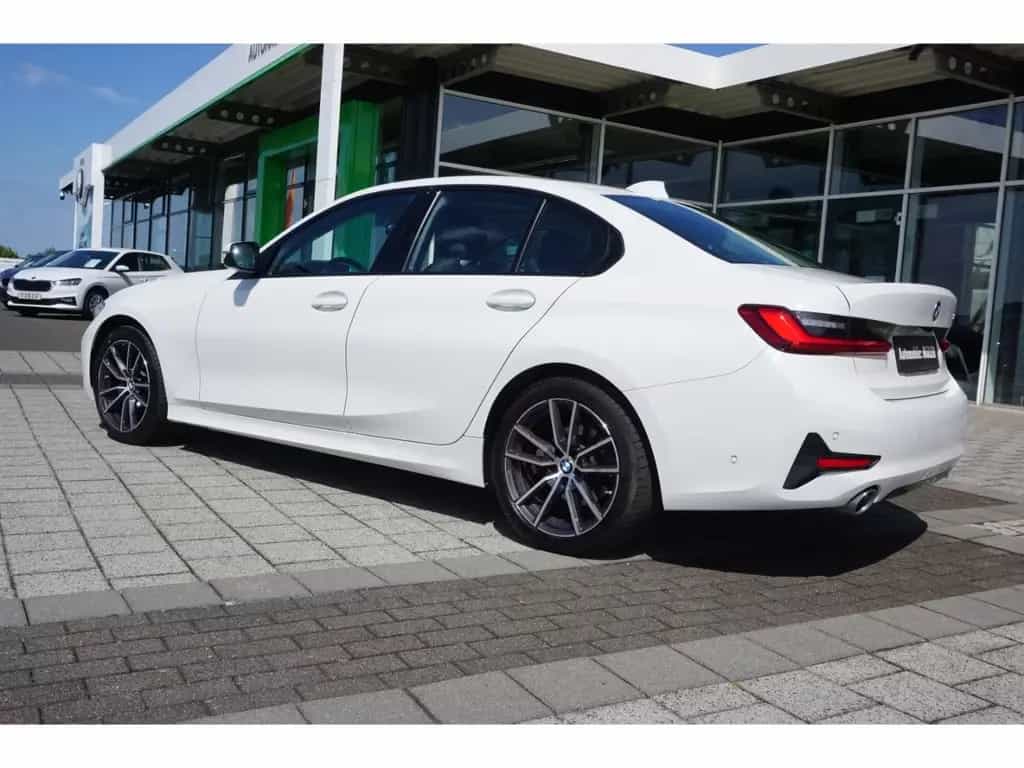 BMW 320 d Sport Line Lim Aut. GLASDACH+KLIMA+SHZG+KO 03/2022-photo-2