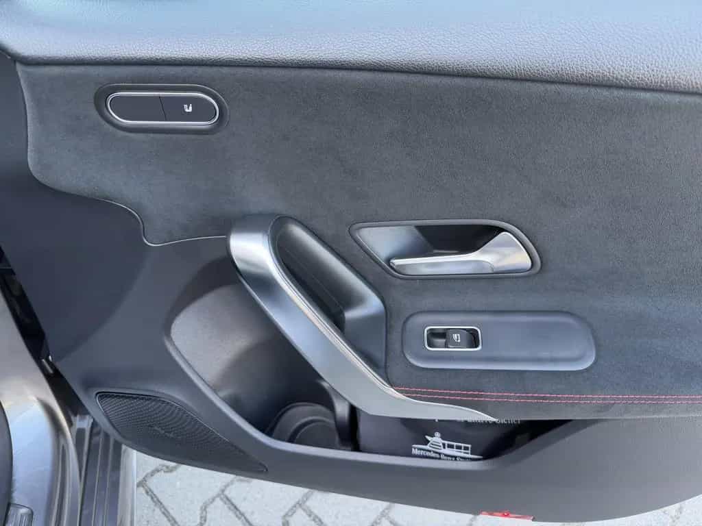 Mercedes-Benz A 180 AMG+R-KAMERA+TOTWINKEL+LED+AMBIENTELICHT+ 01/2019-photo-24
