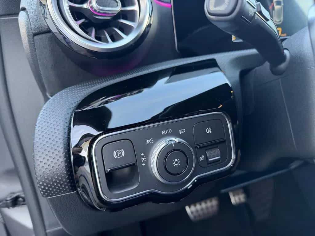 Mercedes-Benz A 180 AMG+R-KAMERA+TOTWINKEL+LED+AMBIENTELICHT+ 01/2019-photo-8