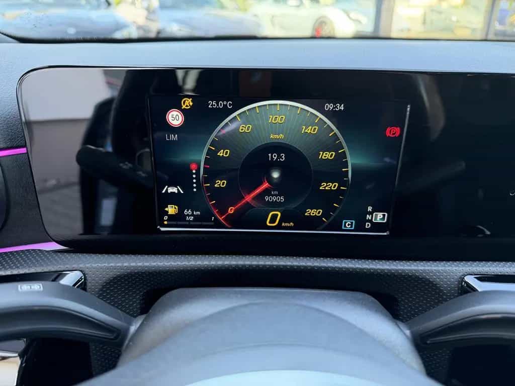 Mercedes-Benz A 180 AMG+R-KAMERA+TOTWINKEL+LED+AMBIENTELICHT+ 01/2019-photo-9