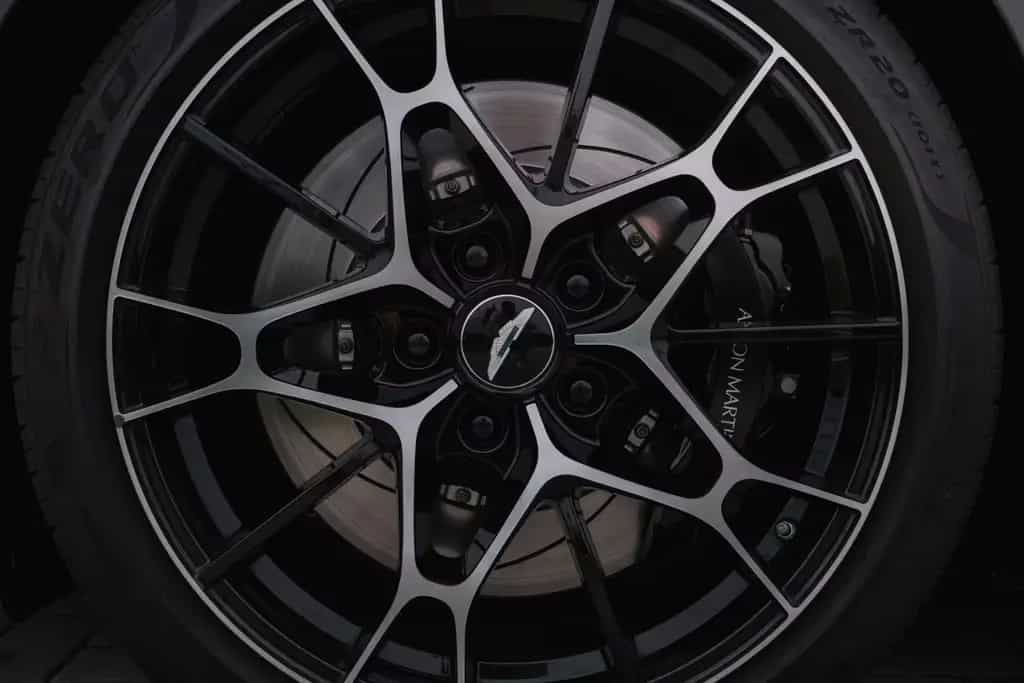 Aston Martin V8 Vantage -Roadster-AM Spezilafarbe-Sport Plus. 05/2021-photo-15