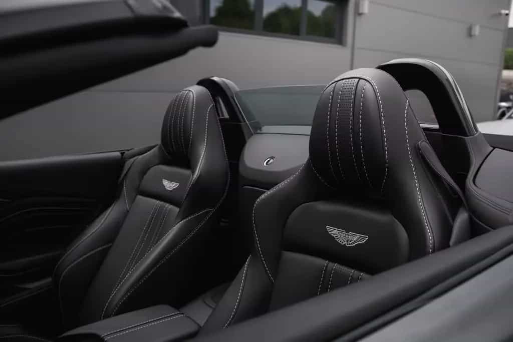 Aston Martin V8 Vantage -Roadster-AM Spezilafarbe-Sport Plus. 05/2021-photo-17