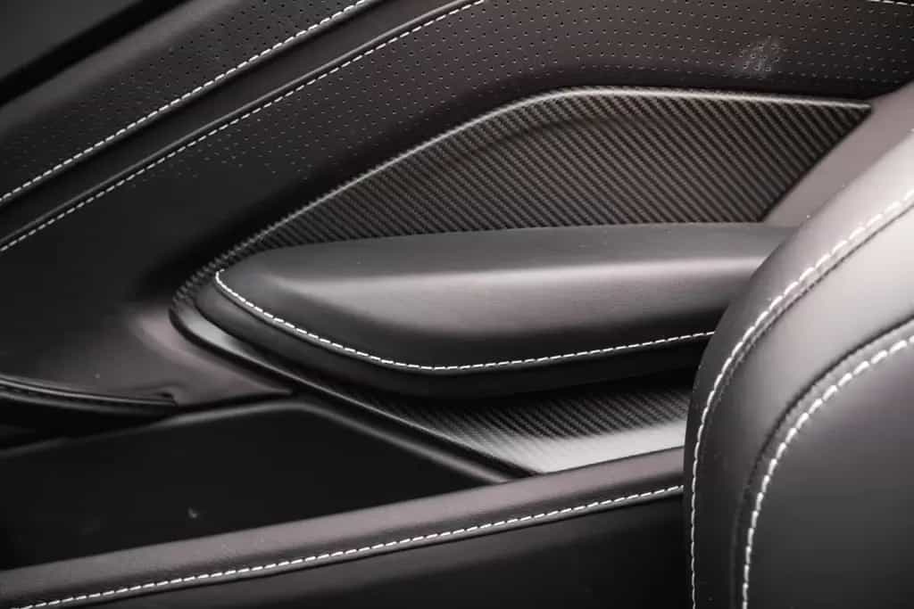 Aston Martin V8 Vantage -Roadster-AM Spezilafarbe-Sport Plus. 05/2021-photo-21