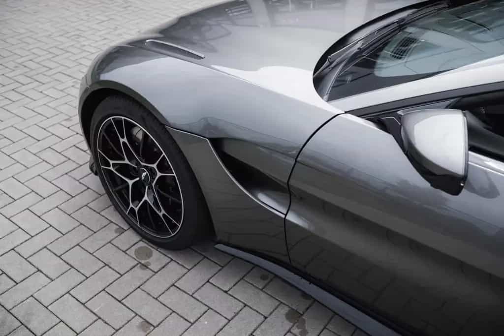 Aston Martin V8 Vantage -Roadster-AM Spezilafarbe-Sport Plus. 05/2021-photo-4