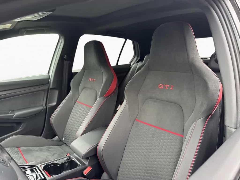 Volkswagen Golf GTI Clubsport 2.0 TSI 7-DSG KAMERA PANO LED 04/2024-photo-11