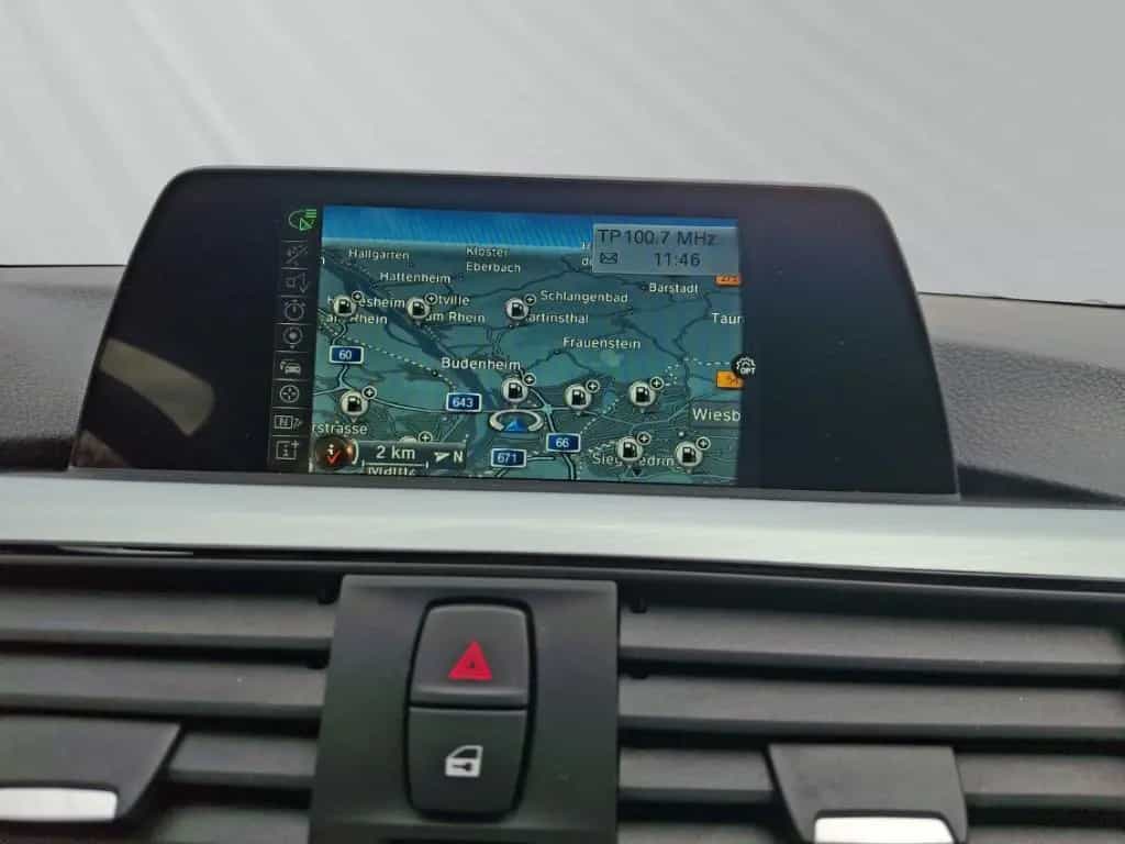 BMW 320 d Sport Line Navi HiFi LED RFK Lordosenstütz 05/2017-photo-10