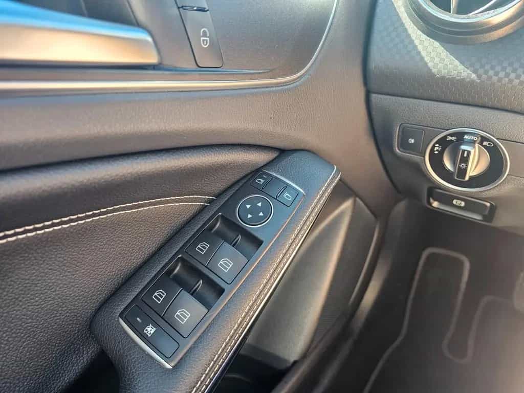 Mercedes-Benz A 180 Score/Urban Navi LED 02/2016-photo-13