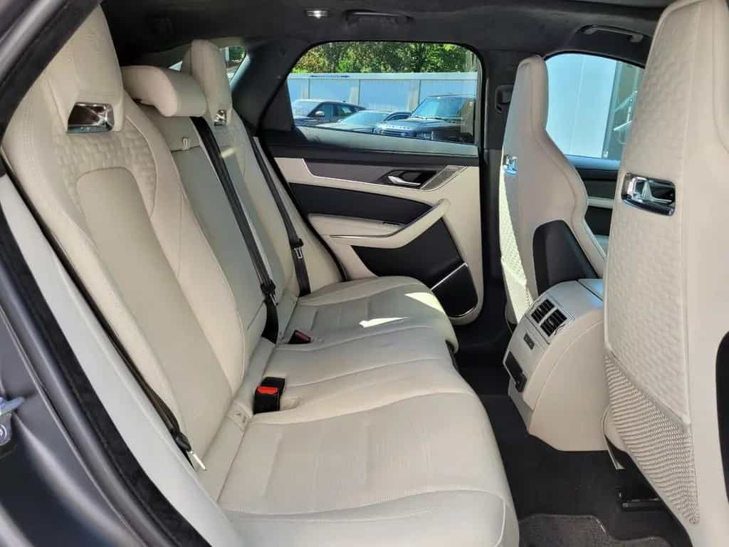 Jaguar F-Pace P550 AWD SVR*HUD*PANO*22-Zoll*Surround-So 04/2022-photo-11
