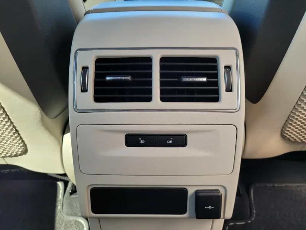 Jaguar F-Pace P550 AWD SVR*HUD*PANO*22-Zoll*Surround-So 04/2022-photo-12
