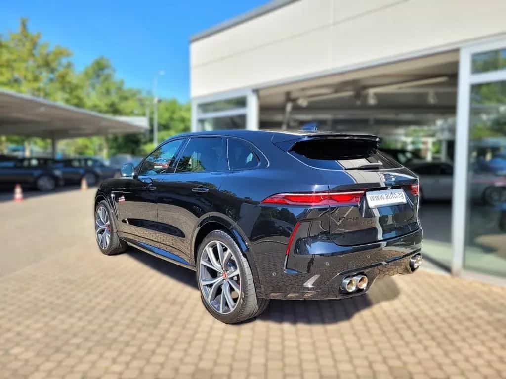 Jaguar F-Pace P550 AWD SVR*HUD*PANO*22-Zoll*Surround-So 04/2022-photo-2