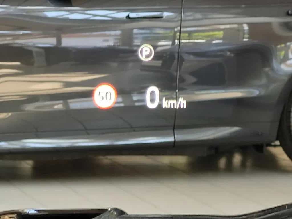 Jaguar F-Pace P550 AWD SVR*HUD*PANO*22-Zoll*Surround-So 04/2022-photo-25