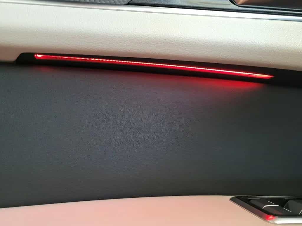 Jaguar F-Pace P550 AWD SVR*HUD*PANO*22-Zoll*Surround-So 04/2022-photo-27