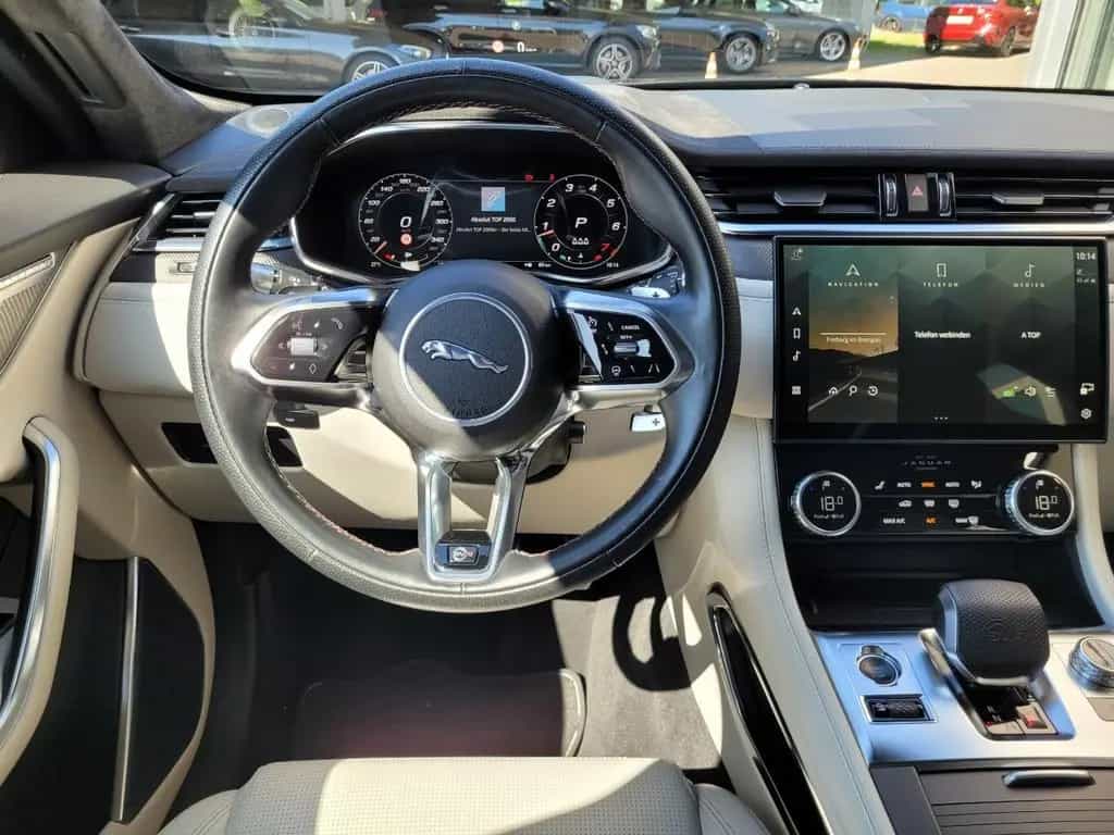 Jaguar F-Pace P550 AWD SVR*HUD*PANO*22-Zoll*Surround-So 04/2022-photo-6