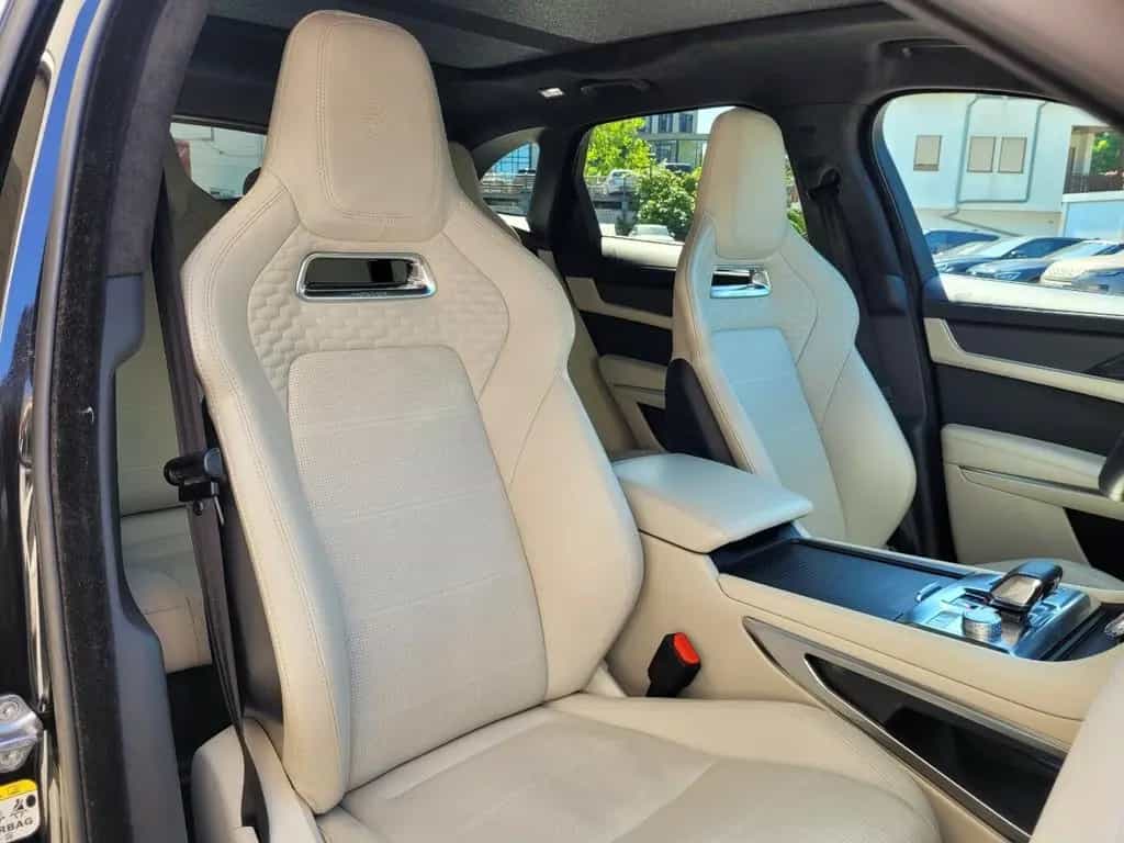 Jaguar F-Pace P550 AWD SVR*HUD*PANO*22-Zoll*Surround-So 04/2022-photo-8