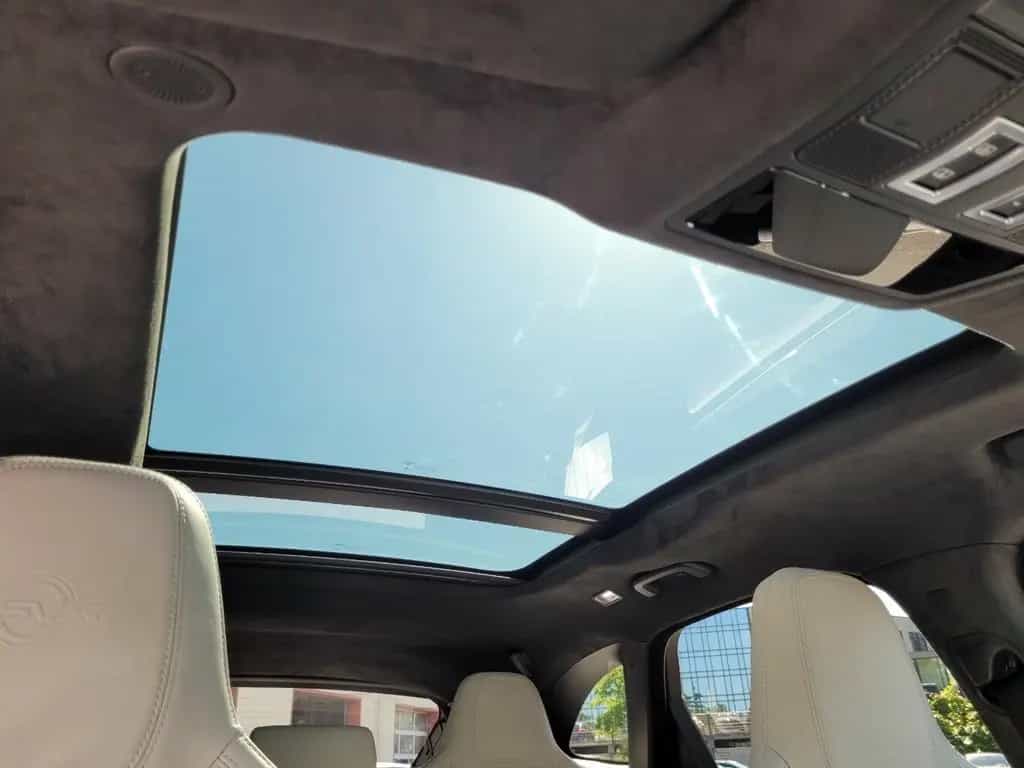 Jaguar F-Pace P550 AWD SVR*HUD*PANO*22-Zoll*Surround-So 04/2022-photo-9