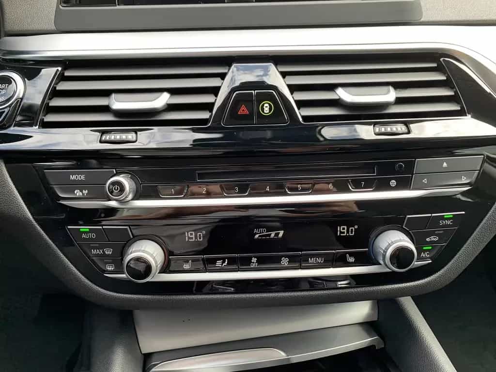 BMW 520 i Limousine Voll-LED+Navi+Klimaaut+Sitzhzg 10/2018-photo-13
