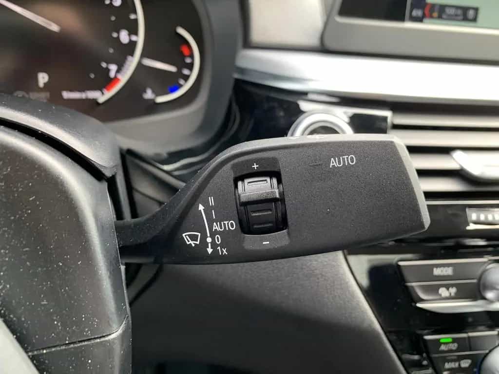 BMW 520 i Limousine Voll-LED+Navi+Klimaaut+Sitzhzg 10/2018-photo-19
