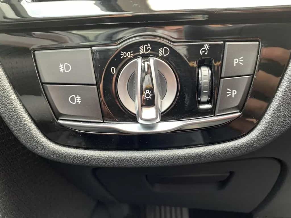 BMW 520 i Limousine Voll-LED+Navi+Klimaaut+Sitzhzg 10/2018-photo-24