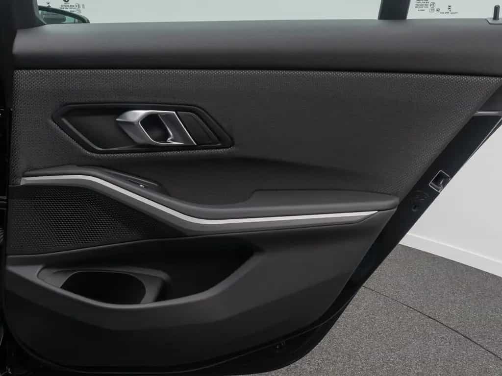 BMW 318 i GeschwindigReg DAB PDC Widscreen Cockpit+ 10/2024-photo-29