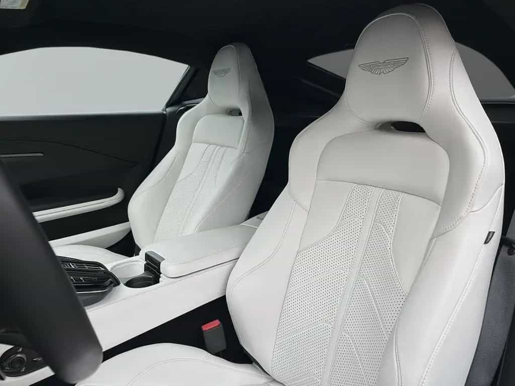 Aston Martin V8 Vantage Vantage Seychelles Blue Bowers & Wilkins 08/2024-photo-11