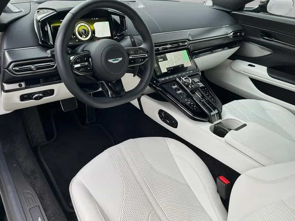 Aston Martin V8 Vantage Vantage Seychelles Blue Bowers & Wilkins 08/2024-photo-2