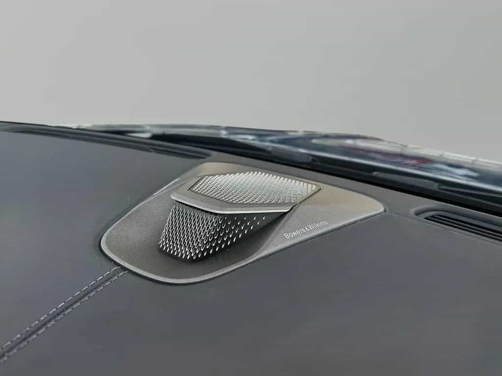 Aston Martin V8 Vantage Vantage Seychelles Blue Bowers & Wilkins 08/2024-photo-35