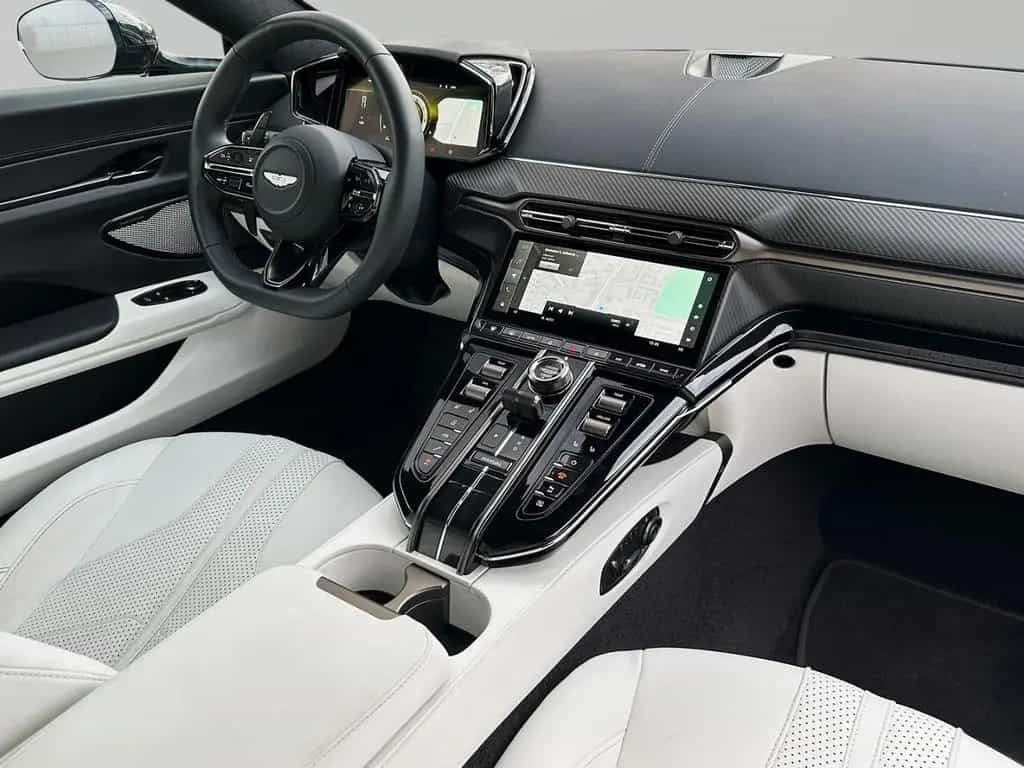 Aston Martin V8 Vantage Vantage Seychelles Blue Bowers & Wilkins 08/2024-photo-36