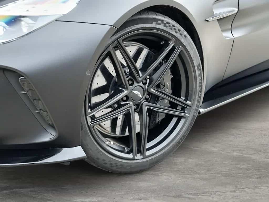 Aston Martin V8 Vantage Vantage V8 Coupe Satin Onyx Black / Onyx Black 06/2024-photo-10