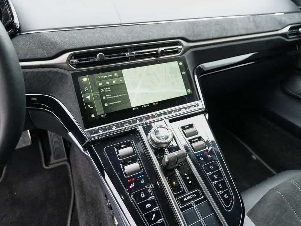 Aston Martin V8 Vantage Vantage V8 Coupe Satin Onyx Black / Onyx Black 06/2024-photo-23