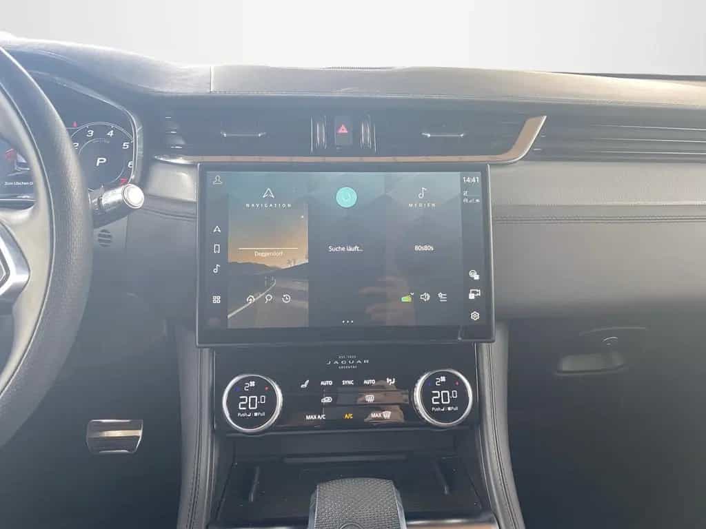 Jaguar F-Pace / P550 SVR ACC+AHK+LED+Navi+SD+SHZ+360+LM 05/2022-photo-10