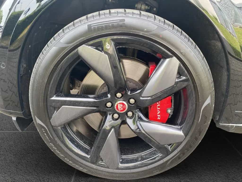 Jaguar F-Pace / P550 SVR ACC+AHK+LED+Navi+SD+SHZ+360+LM 05/2022-photo-14
