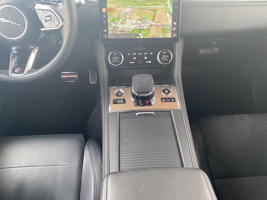 Jaguar F-Pace / P550 SVR ACC+AHK+LED+Navi+SD+SHZ+360+LM 05/2022-photo-8