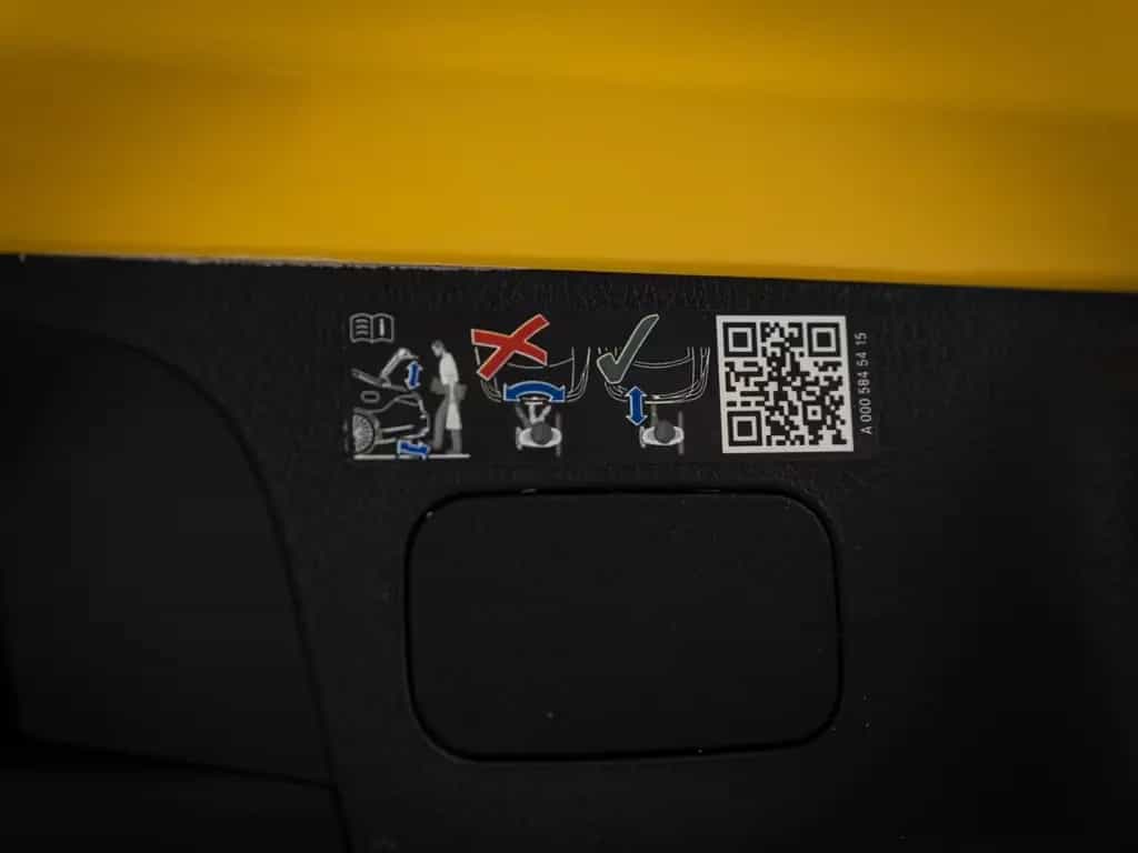 Mercedes-Benz CLA 220 d 4Matic /NIGHT/AMG-LINE/NAVI/DISTRO/SHZ 03/2023-photo-26