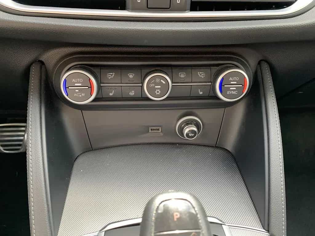 Alfa Romeo Stelvio Super Q4 AHK+PANO+BI-XEN.-RFK+DAB 06/2017-photo-7