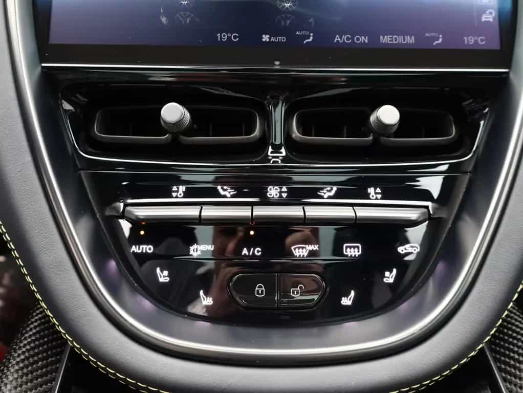 Aston Martin DBX 4.0 V8 DBX 707 01/2024-photo-16
