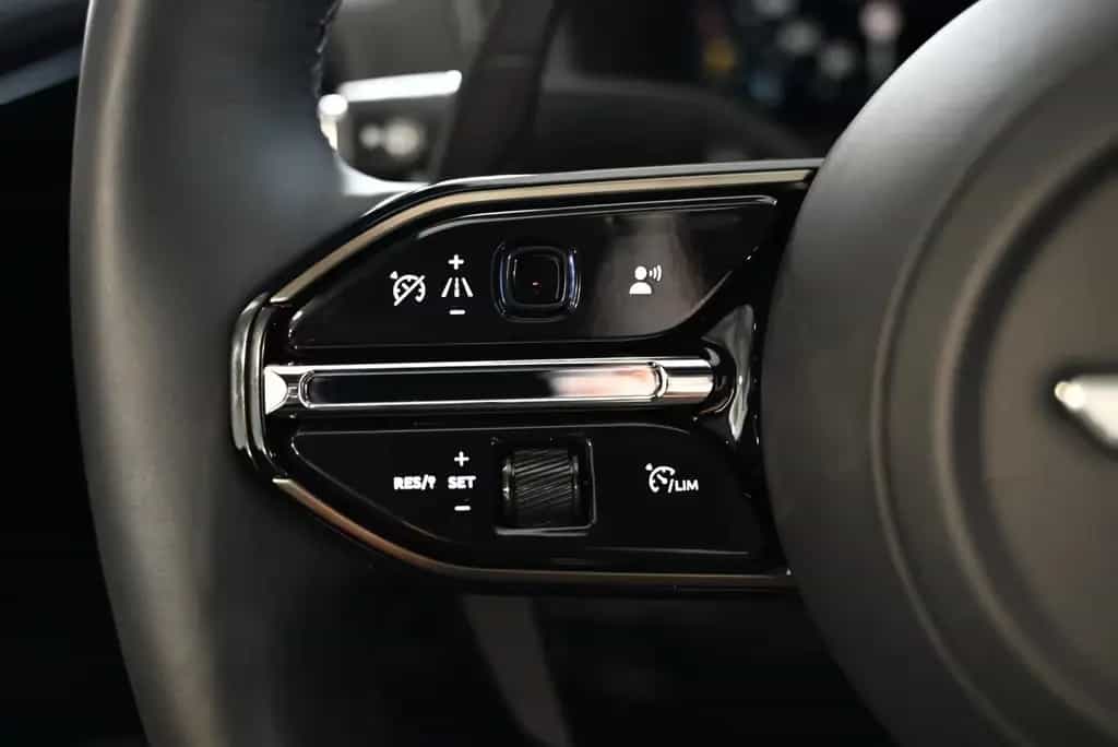 Aston Martin DBX 707/Magnetic Silver/Bowers&Wilkins/Garantie 06/2026-photo-36