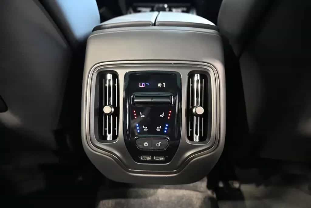 Aston Martin DBX 707/Magnetic Silver/Bowers&Wilkins/Garantie 06/2026-photo-45