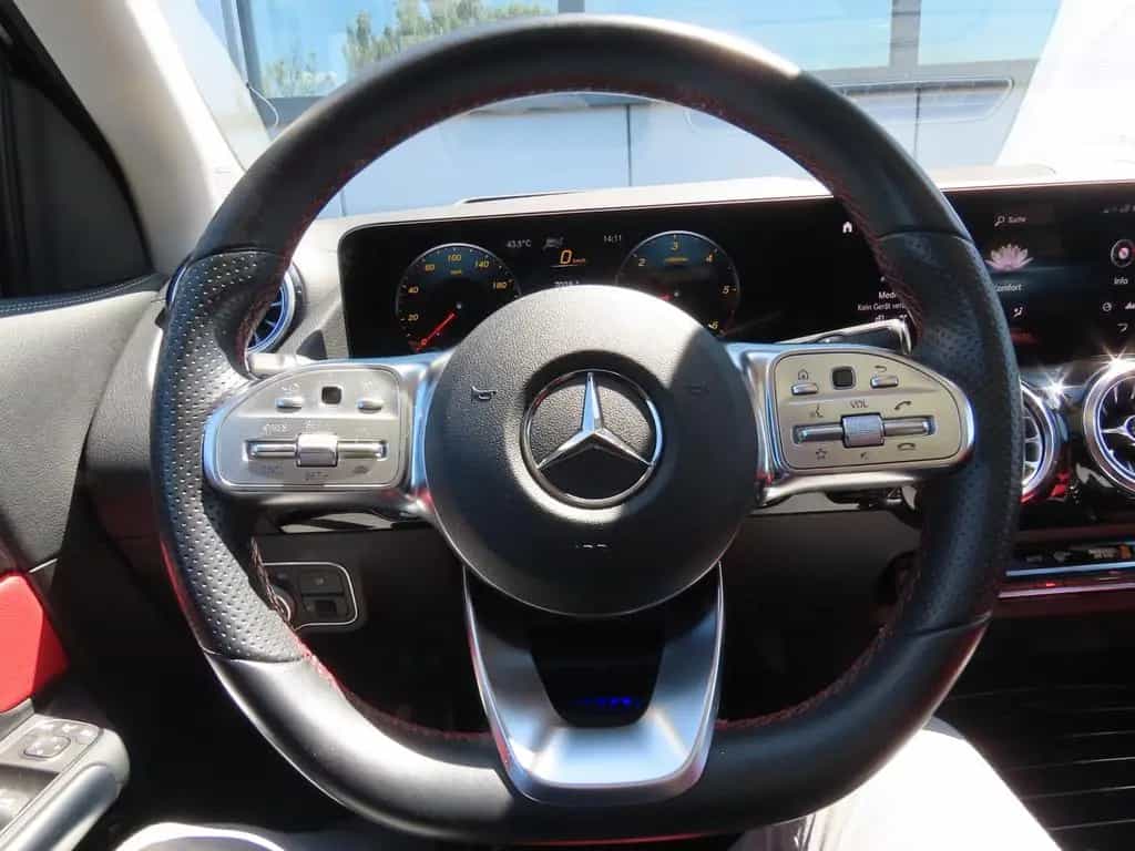 Mercedes-Benz GLA 220 d Autom. Memory Panorama 360° Standheiz. 06/2023-photo-22