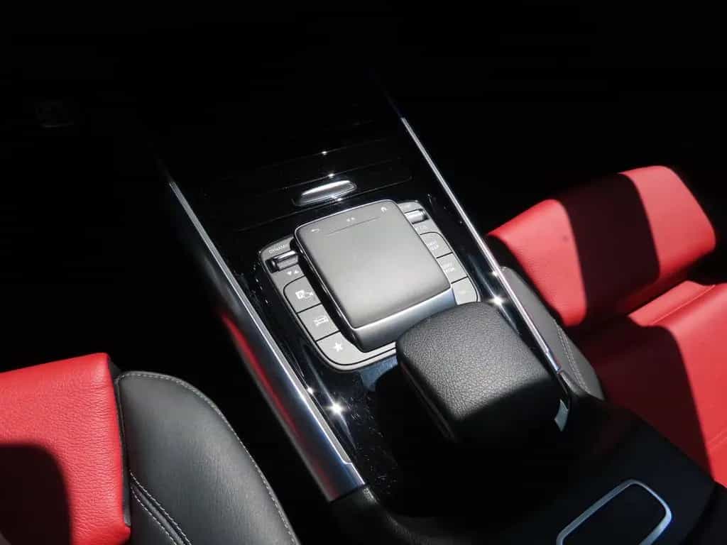 Mercedes-Benz GLA 220 d Autom. Memory Panorama 360° Standheiz. 06/2023-photo-23