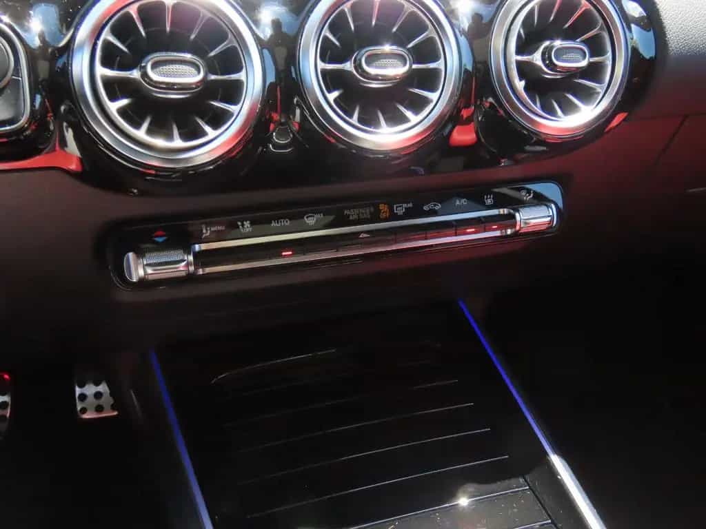 Mercedes-Benz GLA 220 d Autom. Memory Panorama 360° Standheiz. 06/2023-photo-24