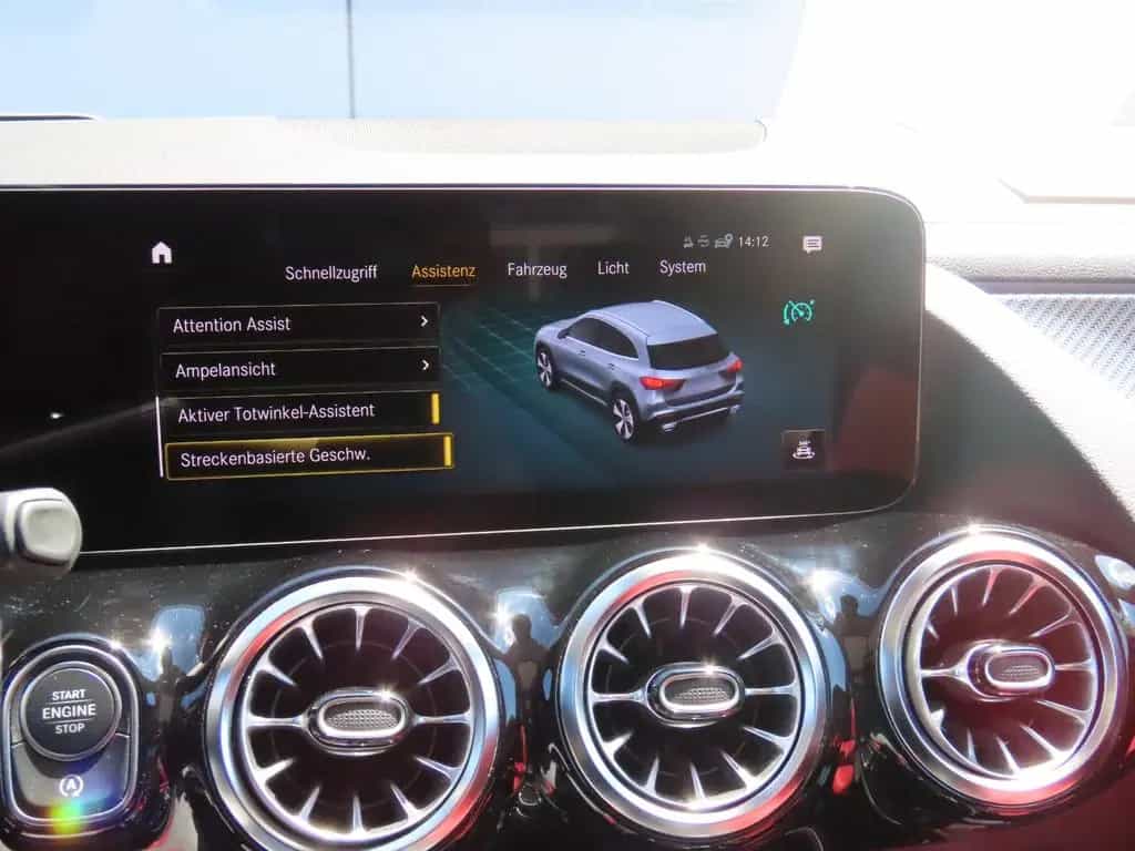 Mercedes-Benz GLA 220 d Autom. Memory Panorama 360° Standheiz. 06/2023-photo-31