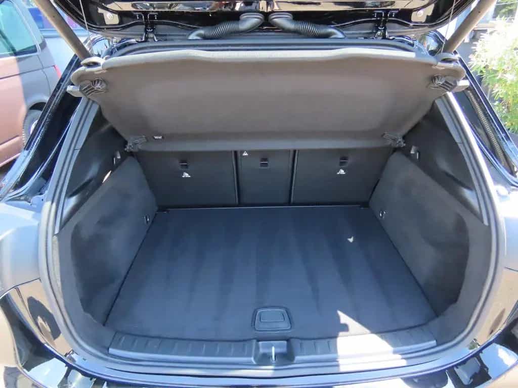 Mercedes-Benz GLA 220 d Autom. Memory Panorama 360° Standheiz. 06/2023-photo-8