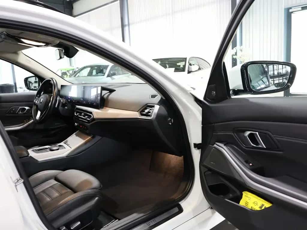 BMW 320 d Touring SPORT / CURVED+HEAD-UP / PANORAMA 02/2023-photo-16