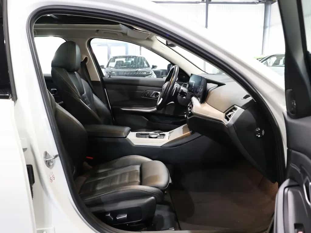 BMW 320 d Touring SPORT / CURVED+HEAD-UP / PANORAMA 02/2023-photo-17