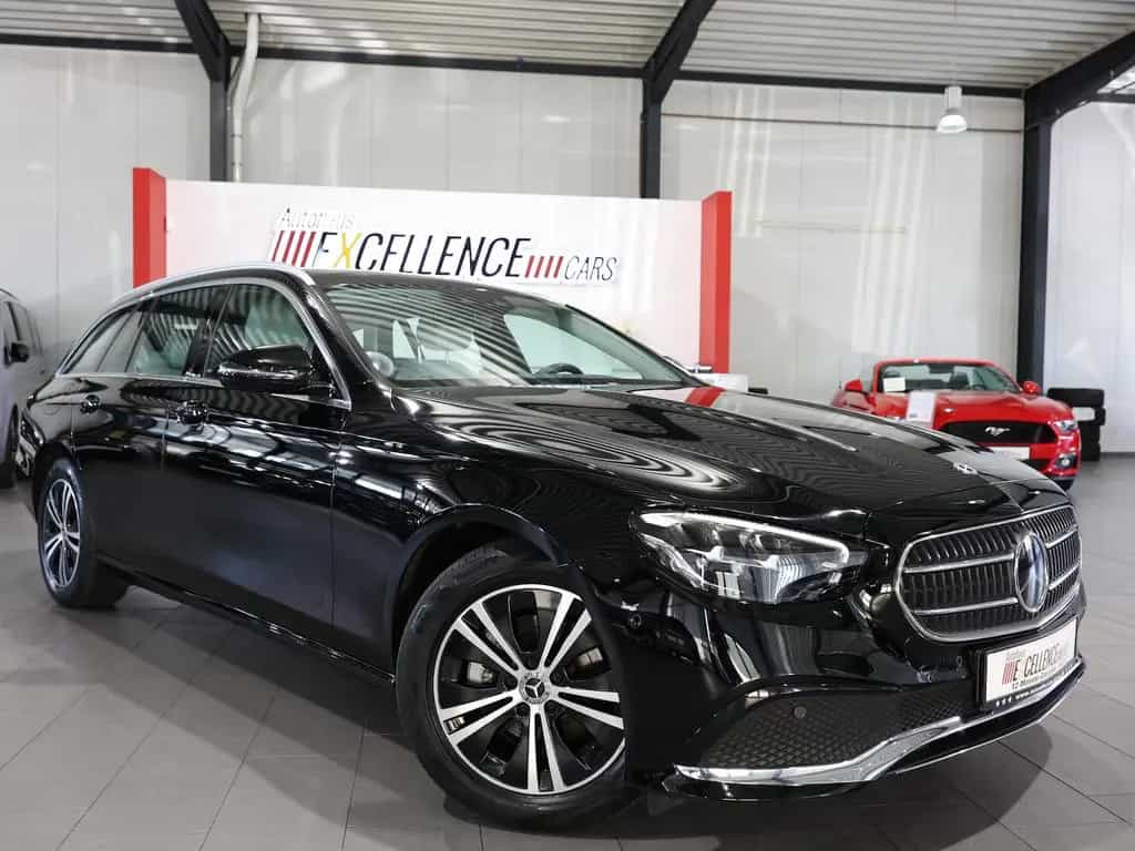 Mercedes-Benz E 220 d T AVANTGARDE-BUSINESS / BLACK & GREY / 03/2022-photo-1